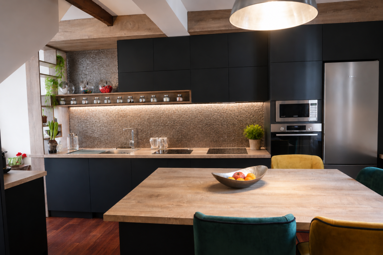 Fabrication cuisine par un artisan menuisier